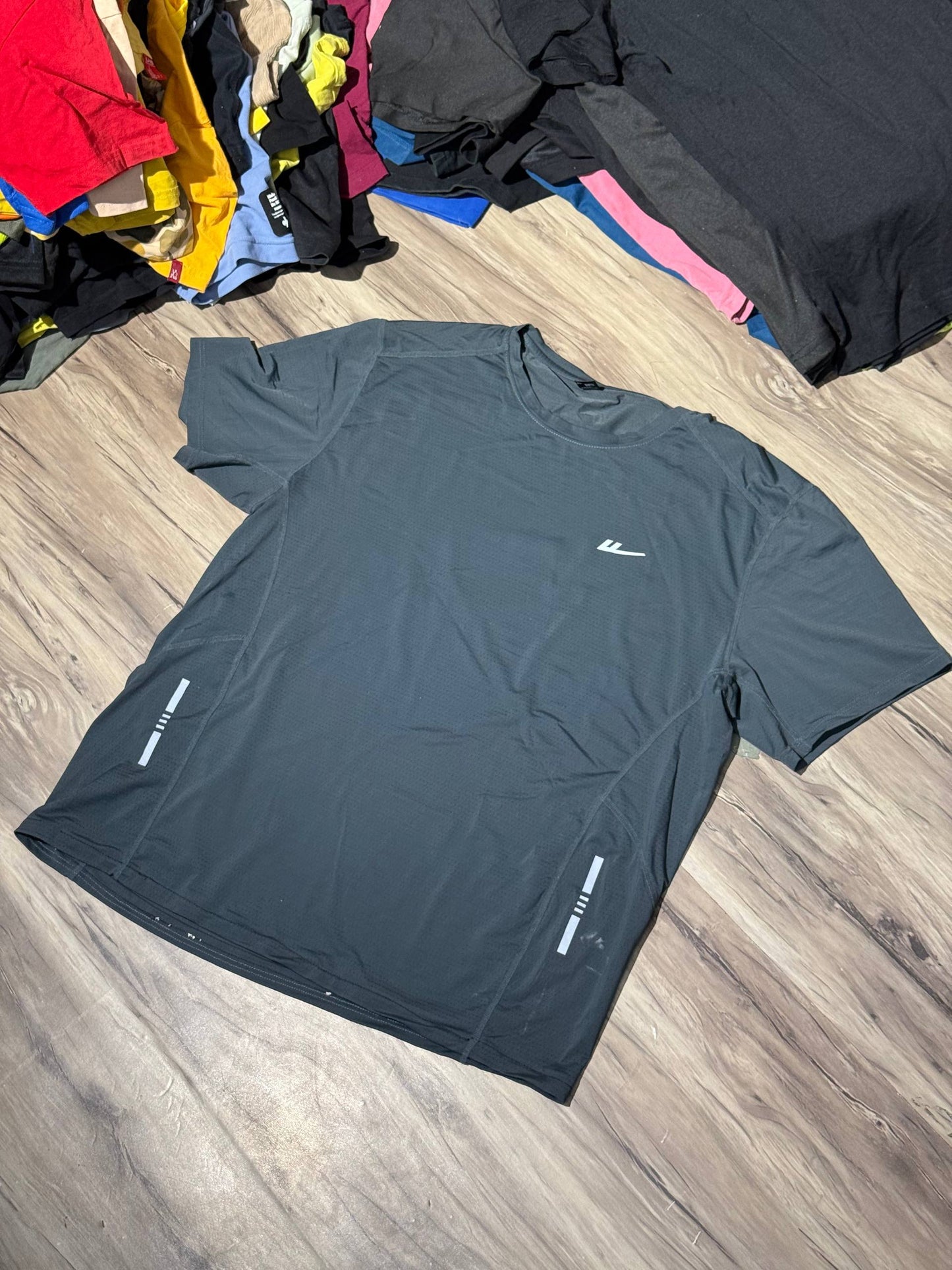 T-SHIRT SIZE M